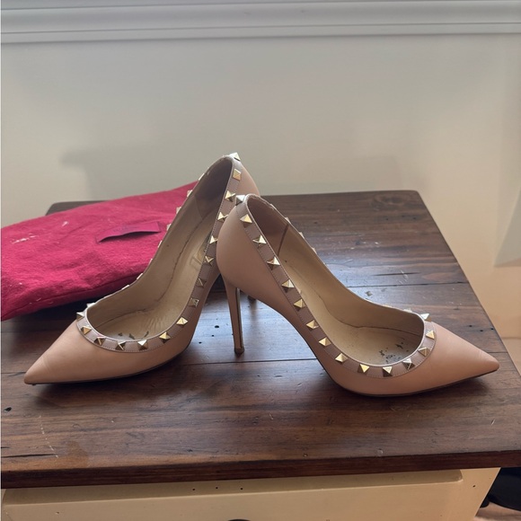 Valentino Beige Rockstud Heeled Pump - Picture 1 of 3